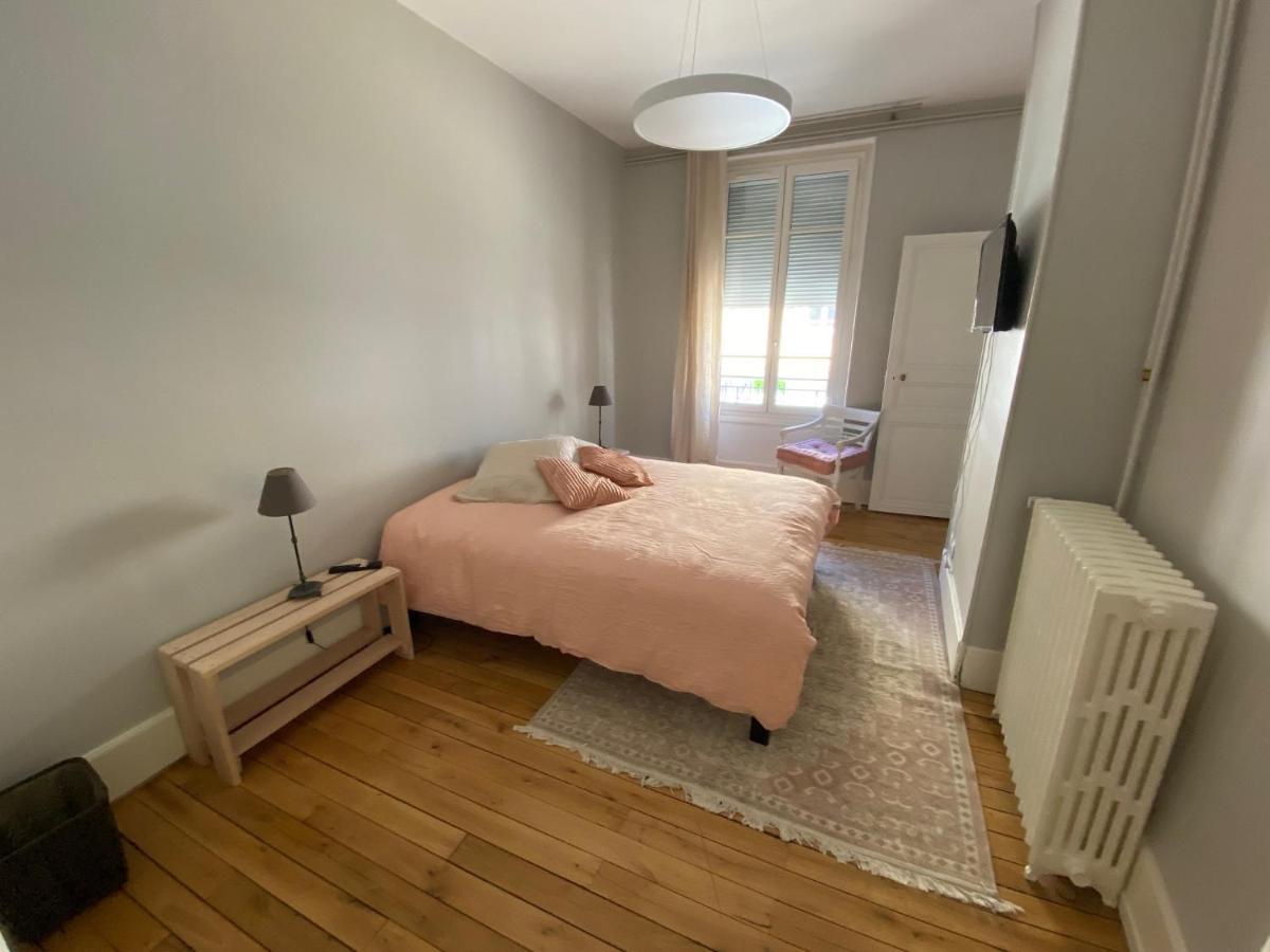 Grand Appartement De Caractere Au Coeur De Ville Μουλέν Εξωτερικό φωτογραφία